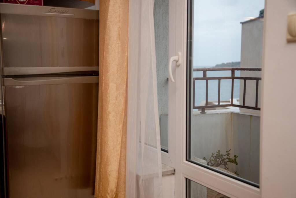 Convenient 1-Bedroom Flat Next To Harmanite Beach Sozopol Exterior photo